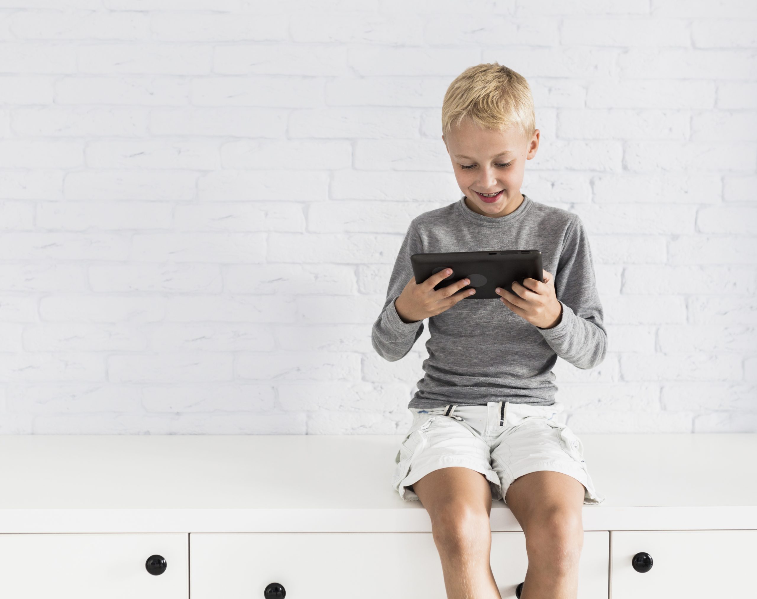 Crianças na Internet: Como cuidar da segurança do seu filho(a)?